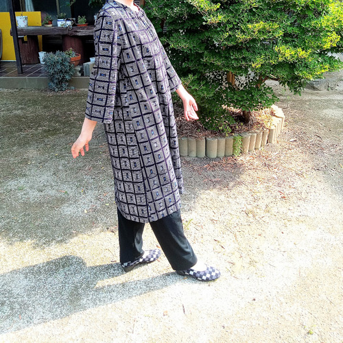 久留米絣のロングワンピース 七分袖 夏涼しく 冬は重ね着で スタイル