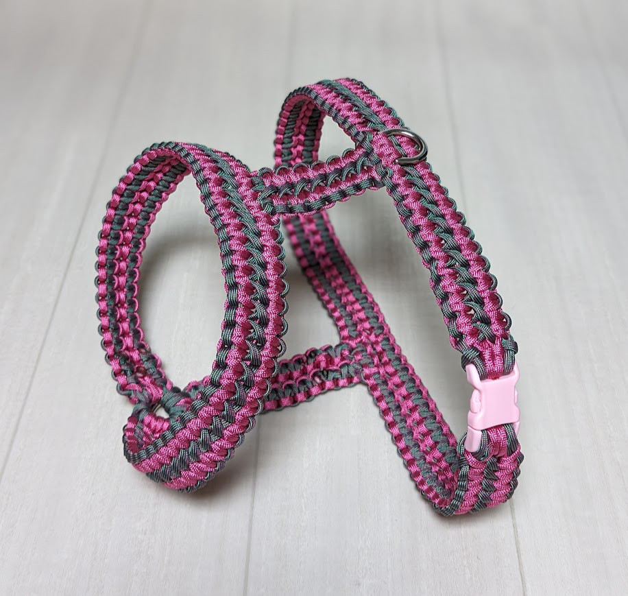 パラコード ハーネス　大型~中型犬用　二点フック、ガッチリ　(首回り５５ｃｍ　胸回り７３ｃｍ)