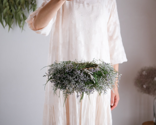 2.スターチスフライングリース 春を彩るミモザとスターチスのフライングボール＊ドライフラワー