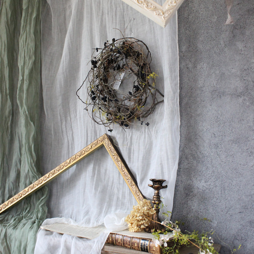空想wreath「藍の鳥の貯蔵庫」№2 雲竜柳とアオツヅラフジの実のリース 