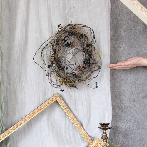 空想wreath「藍の鳥の貯蔵庫」№2 雲竜柳とアオツヅラフジの実のリース 