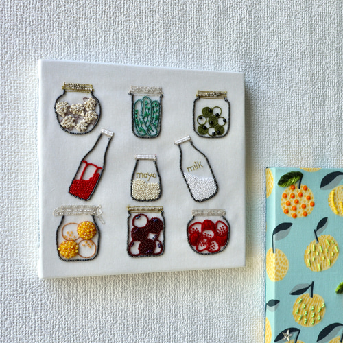 クチュール刺繍　ハンドエンブロイダリー フランス製　額縁入り　アンティーク Creema限定＞キッチン周りの瓶をモチーフにしたオートクチュール刺繍の