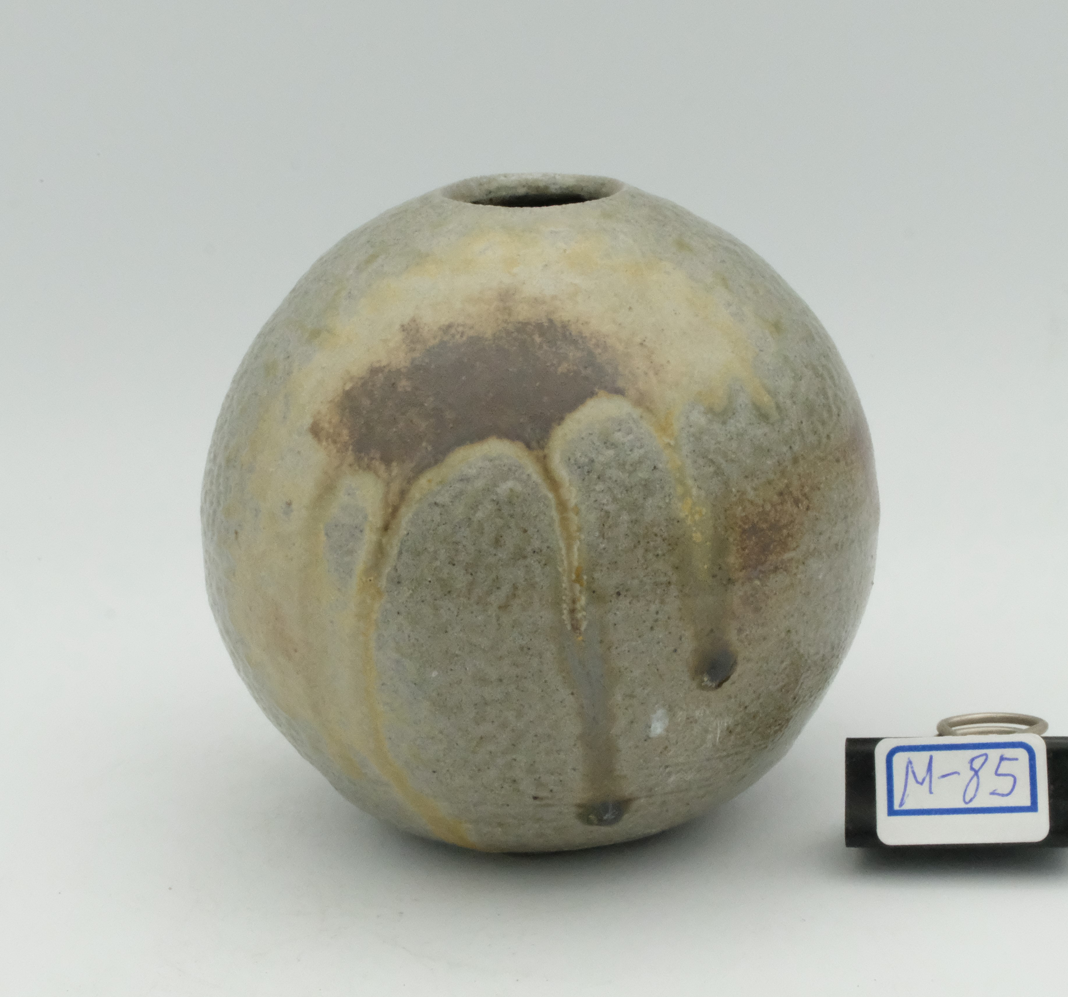 安価 花器一輪挿し丸 備前焼き 特殊穴窯焼成 一輪挿し・花瓶・花器 工芸品