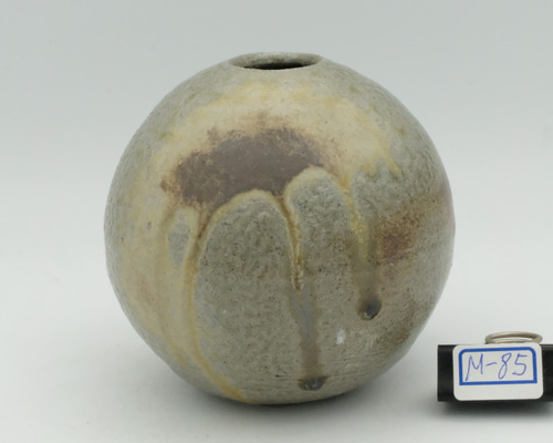 花器一輪挿し丸　備前焼き　特殊穴窯焼成 Amazon.co.jp: 花器一輪挿し丸 備前焼き 特殊穴窯焼成 : 文房具