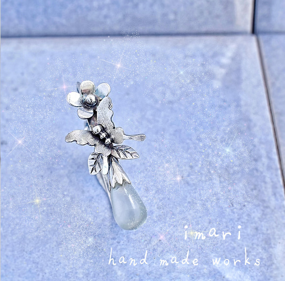 しずくムーンストーン☆花蝶を飾ったイヤーカフ イヤリング
