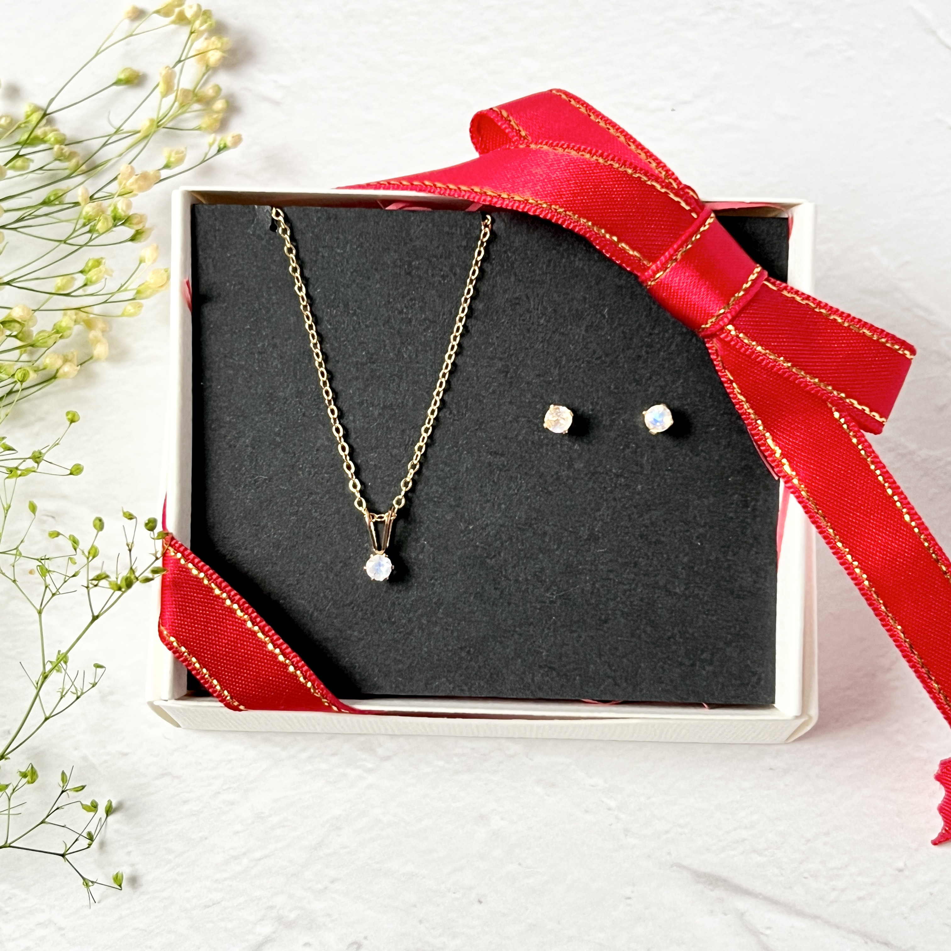 14kgf⭐︎ホワイトラブラドライトのピアスとネックレスセット⭐︎ギフト⭐︎コフレ