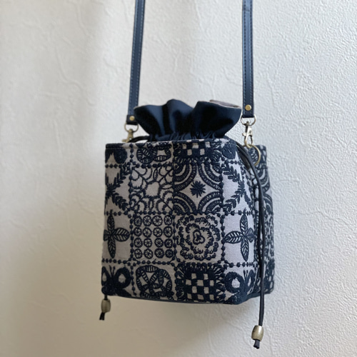 ミナペルホネン　パッチワーク　小ぶり巾着ショルダーバッグ　フォレストタイル ミナペルホネンパッチワーク小ぶり巾着ショルダーバッグ