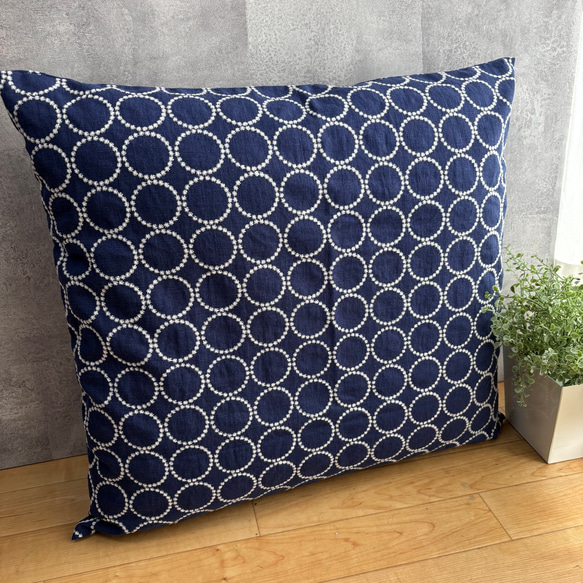 座布団カバー(55㎝×59㎝) ナチュラルベーシックな刺繍生地（ネイビー