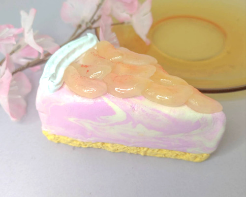 ツヤツヤでみずみずしい桃のレアチーズケーキ！7月.8月限定品