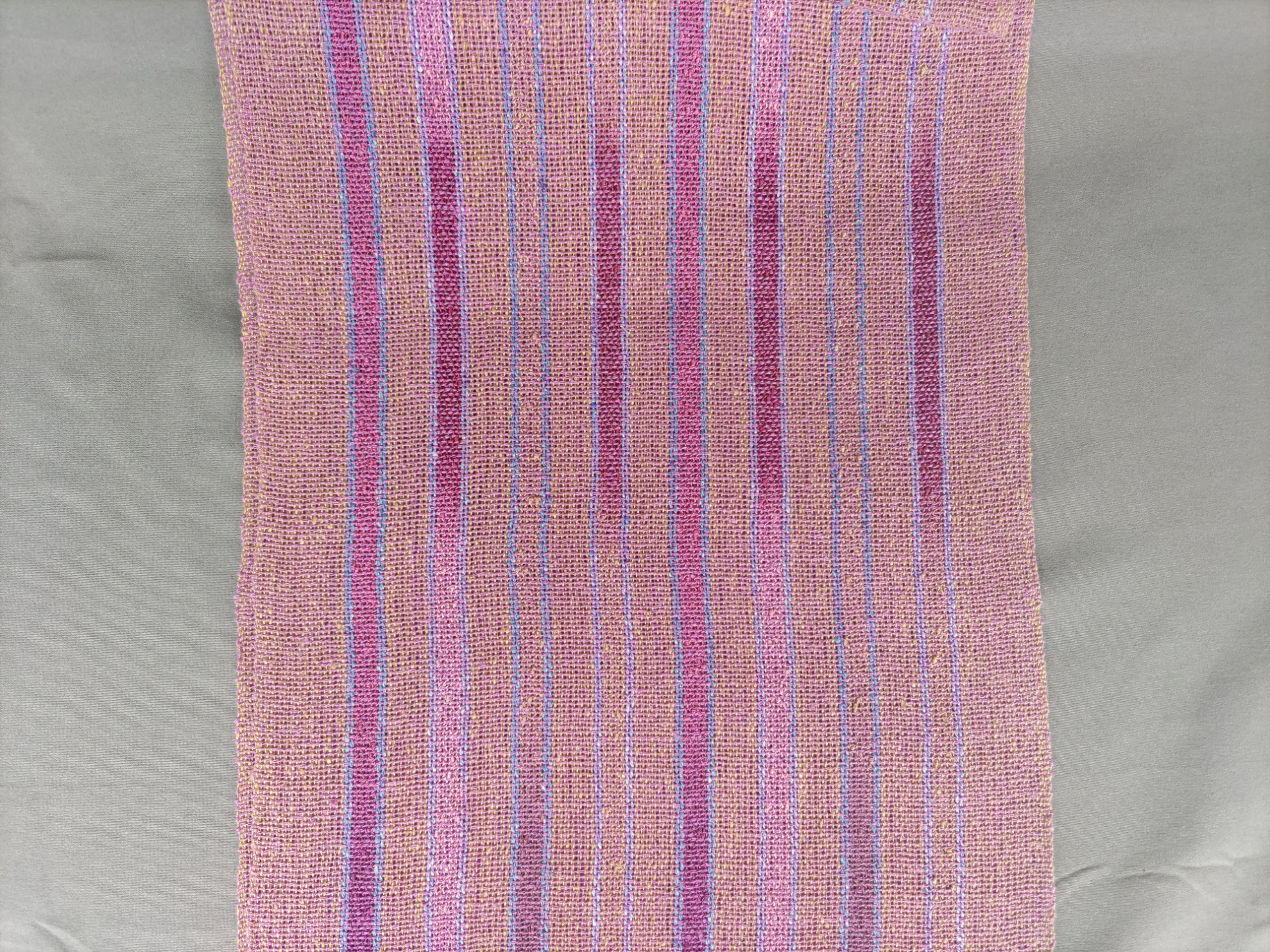 絹のマフラー（ぼかし染め・ピンク）