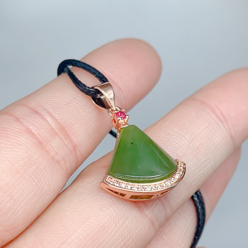 新入荷】天然石 和田玉碧玉 象嵌ペンダントトップ 鑑定書付き