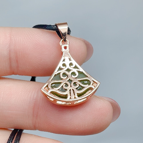 新入荷】天然石 和田玉碧玉 象嵌ペンダントトップ 鑑定書付き