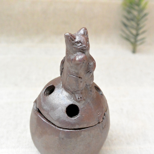 招きネコの香炉 お香立て 右手上げ 招き猫 茶色ねこ 猫 ワイルド