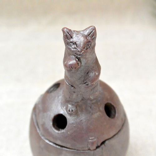 招きネコの香炉 お香立て 右手上げ 招き猫 茶色ねこ 猫 ワイルド
