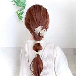 ダブルリボン ポニーフック 【ゴールド ベージュ】チュールリボン オーガンジーリボン ヘアリボン ヘッドアクセサリー 5枚目の画像