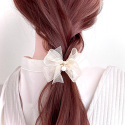ダブルリボン ポニーフック 【ゴールド ベージュ】チュールリボン オーガンジーリボン ヘアリボン ヘッドアクセサリー 2枚目の画像