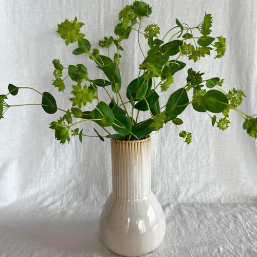 モダンな陶器のフラワーベース ミルクティ 一輪挿し・花瓶・花器