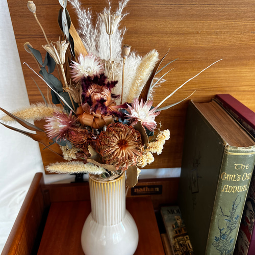 モダンな陶器のフラワーベース ミルクティ 一輪挿し・花瓶・花器