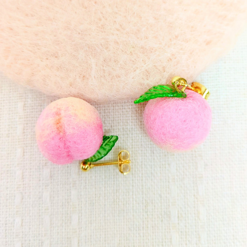 桃のピアス イヤリング 羊毛フェルト 果物シリーズ イヤリング