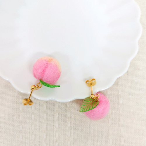 桃のピアス イヤリング 羊毛フェルト 果物シリーズ イヤリング
