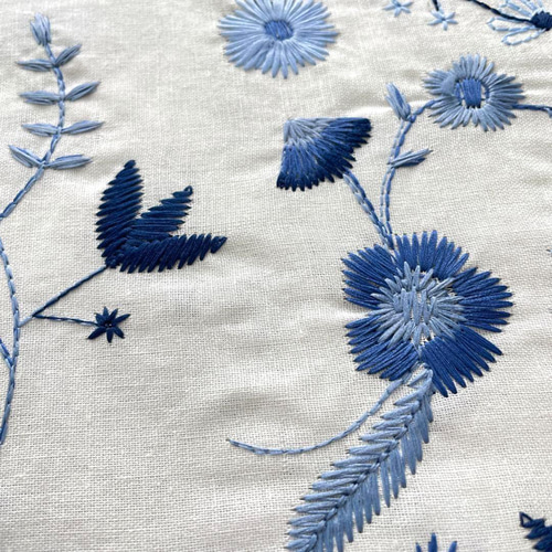 s11-h▽コットンリネン刺繡生地▽ブルー 花柄 ホワイト フラワー 植物