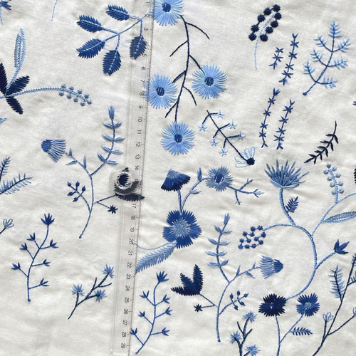 s11-h▽コットンリネン刺繡生地▽ブルー 花柄 ホワイト フラワー 植物