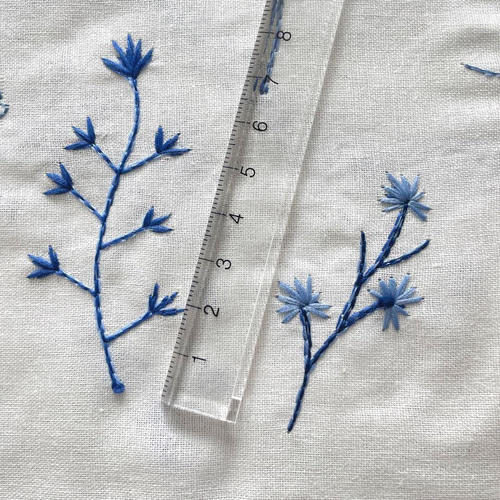 s11-h▽コットンリネン刺繡生地▽ブルー 花柄 ホワイト フラワー 植物