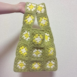 再販 お花モチーフのグラニースクエアバッグ｜かぎ針編み / 受注制作 / ハンドメイド / ナチュラルカラー 1枚目の画像
