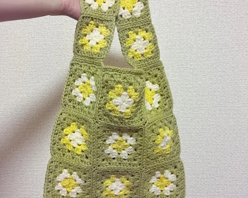花柄かぎ針編みグラニーバッグ 手編みバック ニットバック かぎ針編み グラニースクエア 花柄
