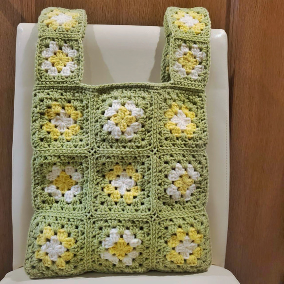 再販 お花モチーフのグラニースクエアバッグ｜かぎ針編み / 受注制作 / ハンドメイド / ナチュラルカラー 3枚目の画像