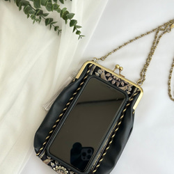 【特集掲載】 インド刺繍リボン　がま口スマホショルダー　スマホポーチ　スマホポシェット　iPhone  ブラック　 6枚目の画像