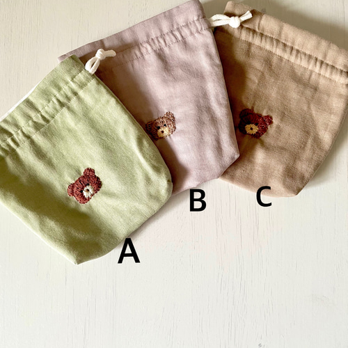 ちびクマちゃんの刺繍のふんわり4重ガーゼ巾着(くすみカラー