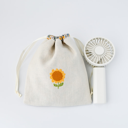 ひまわり刺繍のリネン巾着袋｜クロスステッチのワンポイント｜夏