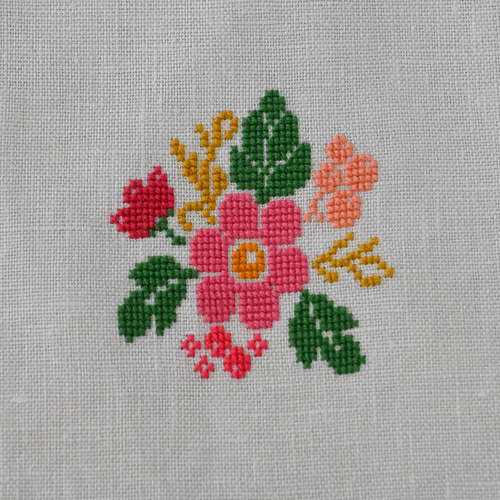 花柄刺繍のリネン巾着袋 ほっこりクロスステッチ 巾着袋 NJUTA
