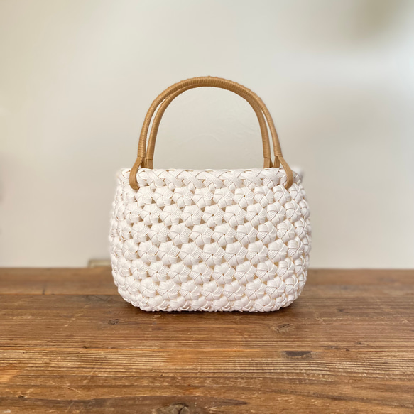オーダー専用 クラフトバンド花結び かごバッグ 🌸ちょうど良いサイズの花結びバッグが出来ました🌸 Netflix観