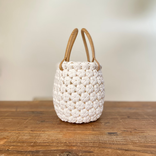 クラフトバンドのかごバッグ【花結び】スノーホワイト かごバッグ