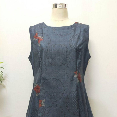 大島紬　ワンピースL　赤花　ノースリーブ　着物リメイク SOLD 着物リメイク ワンピース 大島紬 L〜LLの通販 by Yumi's