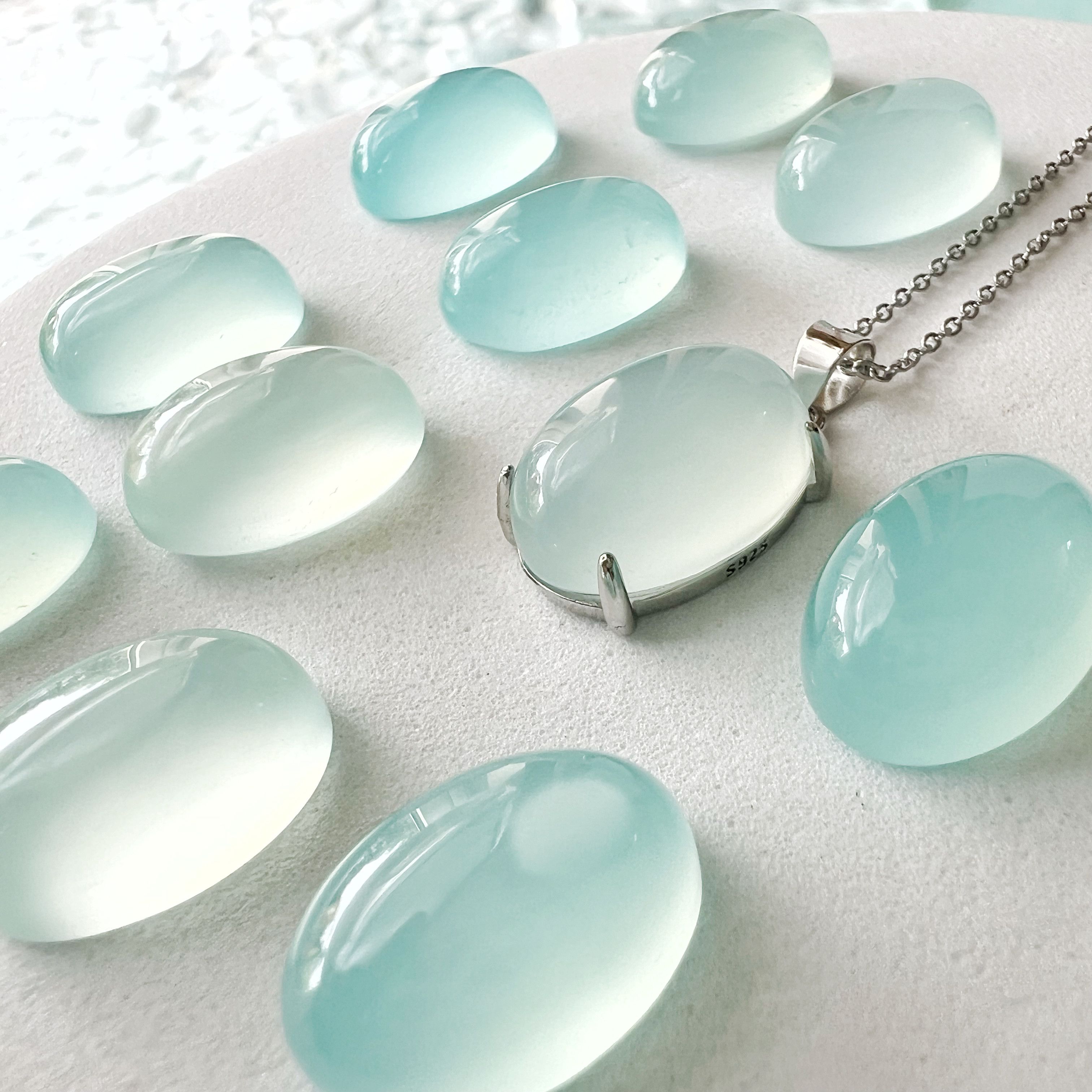 【JORIE】大粒シーブルーカルセドニー　ネックレス　アレルギー対応　　サージカルステンレス刻印