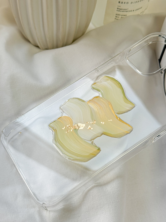 【waveline】olive×gold ニュアンス スマホケース iphone/アクリル絵の具 3枚目の画像
