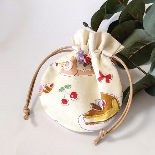 ミイ ♡♡ポーチ 巾着袋 オーダー品♡♡ ミニサイズ》丸い巾着ポーチ・ケーキ・アイボリー ＃n475 巾着袋