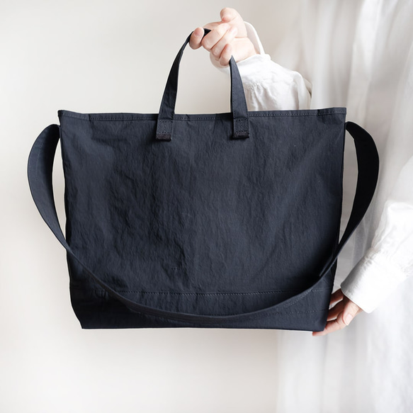 雨の日にもお気に入りを」撥水の2WAYトート（ブラック） A4