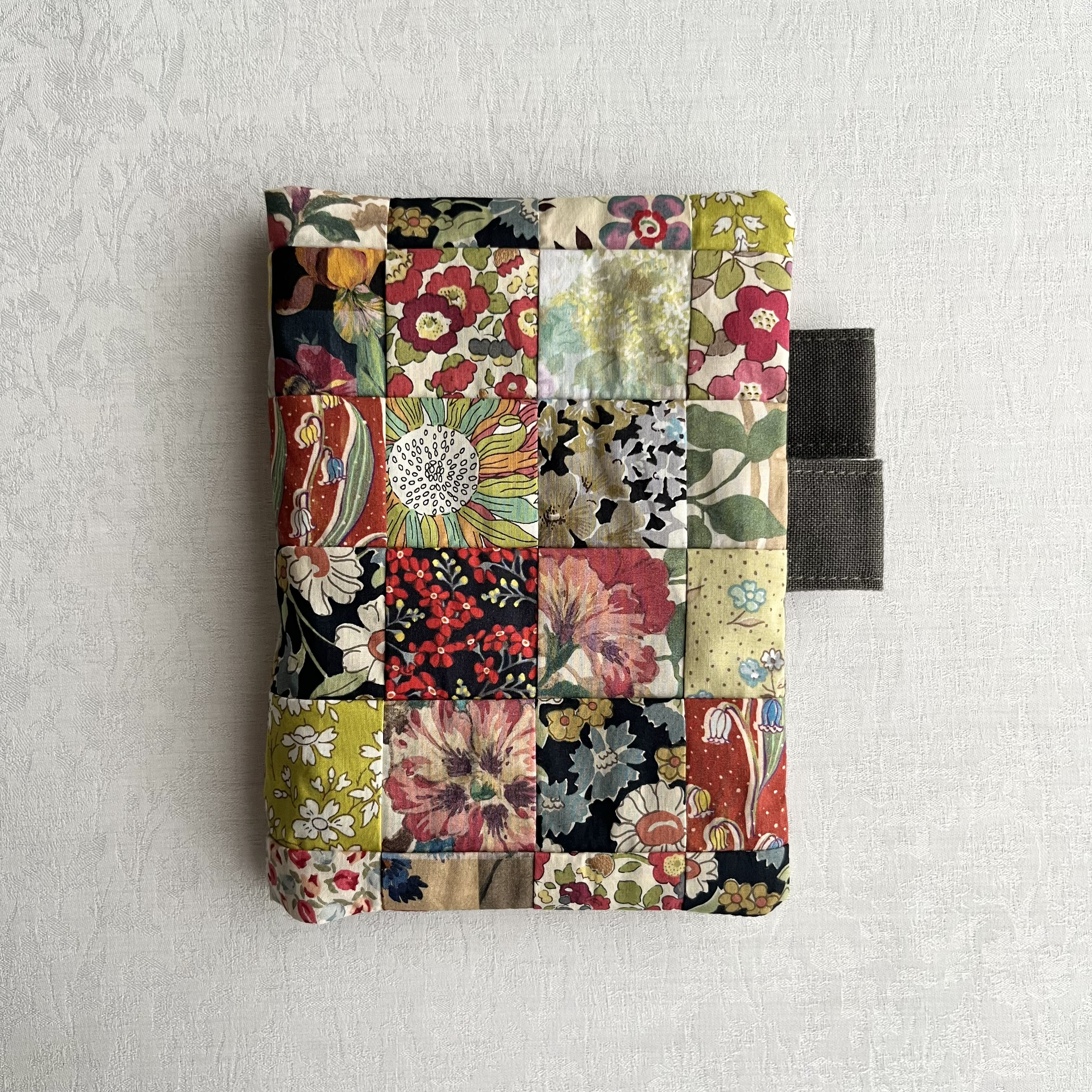 着物リメイクブックカバー