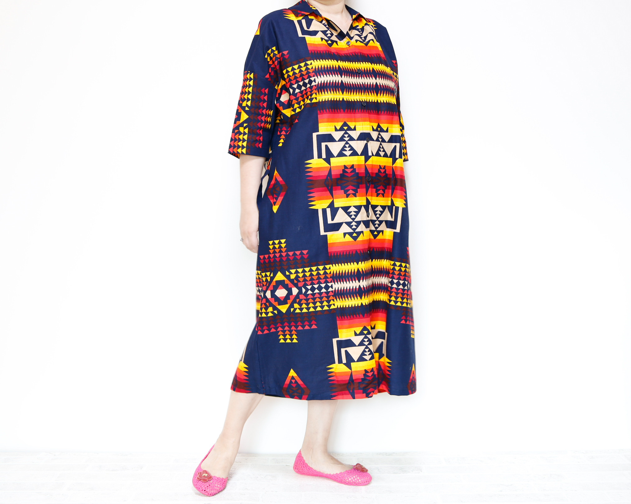 羽織りにもなる2WAY アフリカンプリント -ネイビー 前開き ロングシャツドレス 　旅行にも便利です