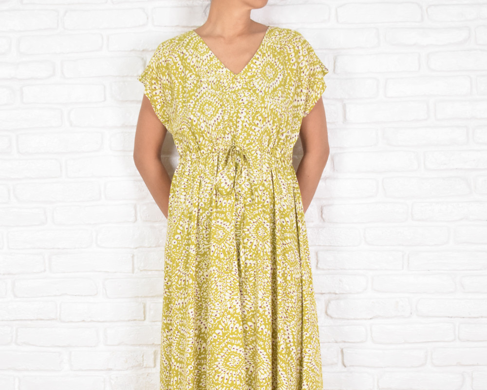 【大きいサイズ】新作！レトロな花柄Vネックフリルワンピース　オリーブイエロー