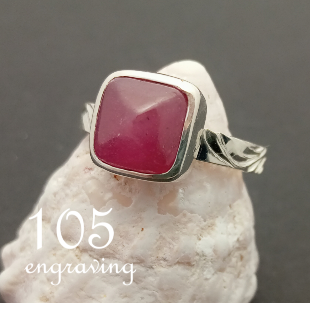 1点もの 　シュガーローフ・ルビー  ハンドエングレービングシルバーリング 12号 6,390円