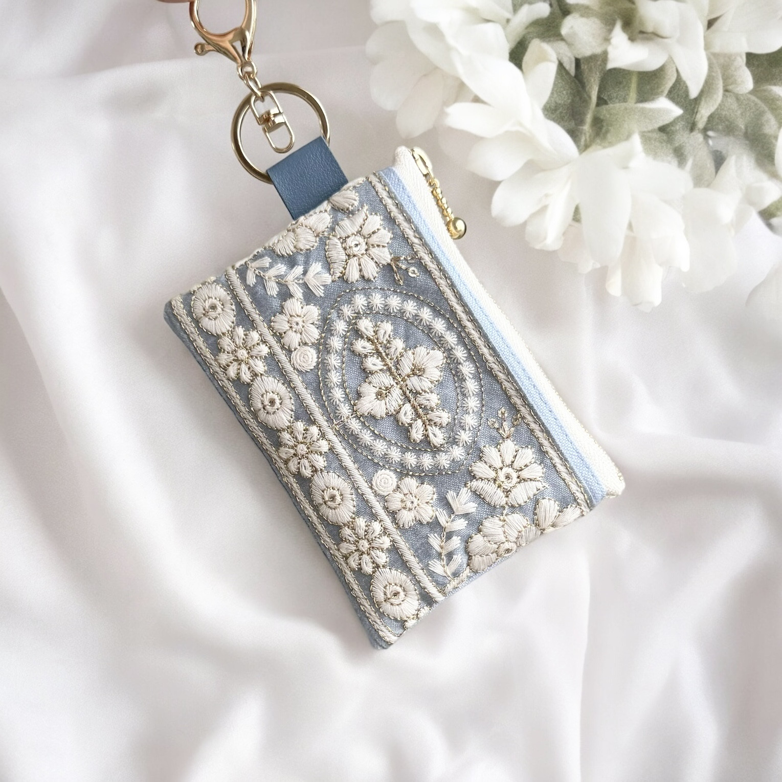 保冷ポーチ/ヨーロピアンフラワー◇インド刺繍◇キーホルダー付き  