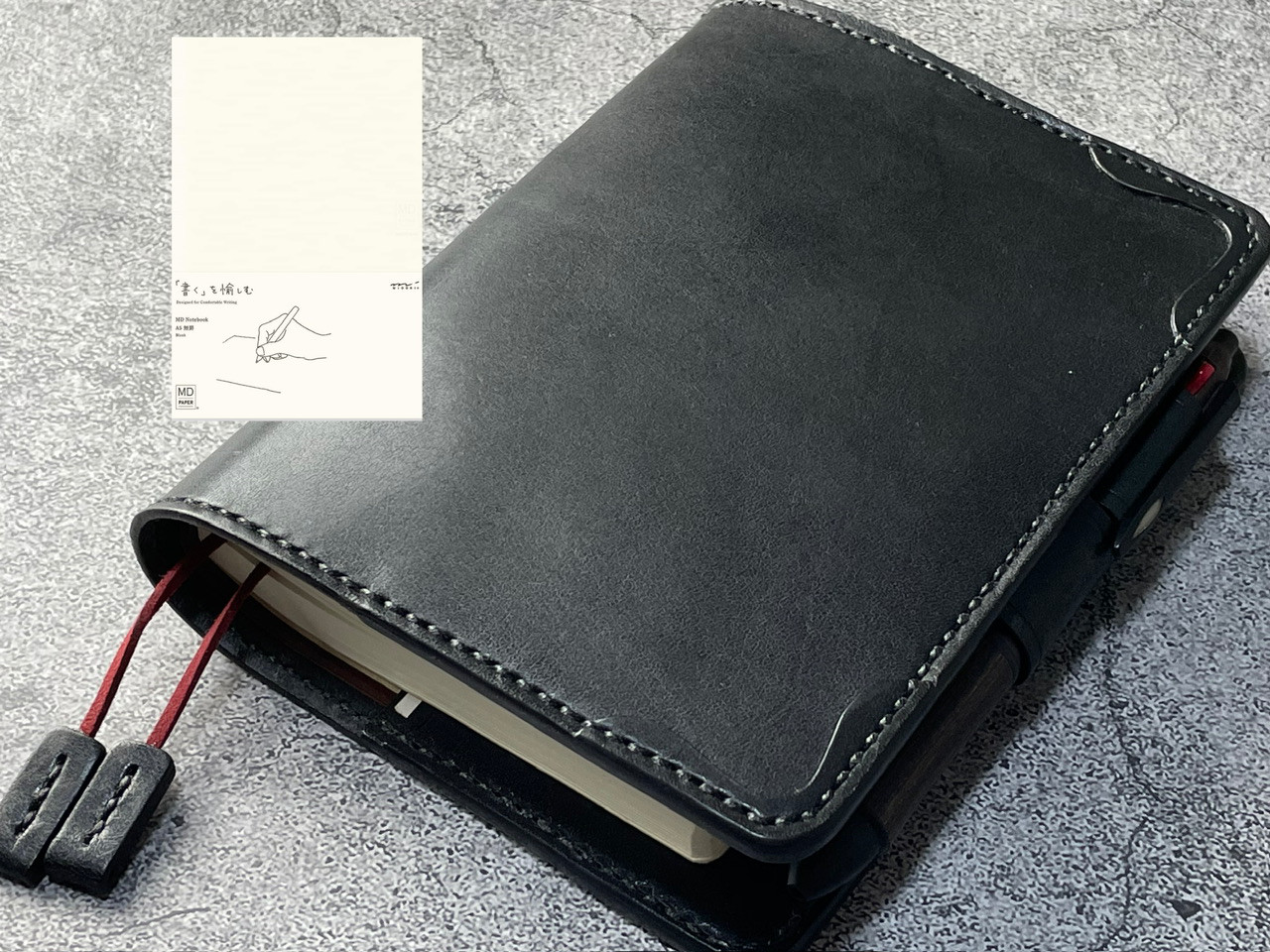 【手縫】ミドリ MDノート （A5 無罫）用ブラック黒色着せ替え本革カバー（バタフライストッパー） 2本しおり付き