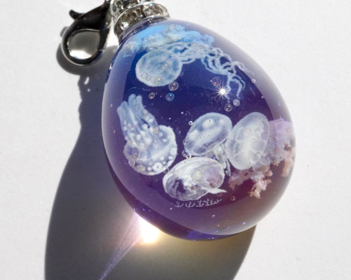 雲レジン☆黄昏時に漂う者たち☆空たまご1☆オススメの紐ペンダント 