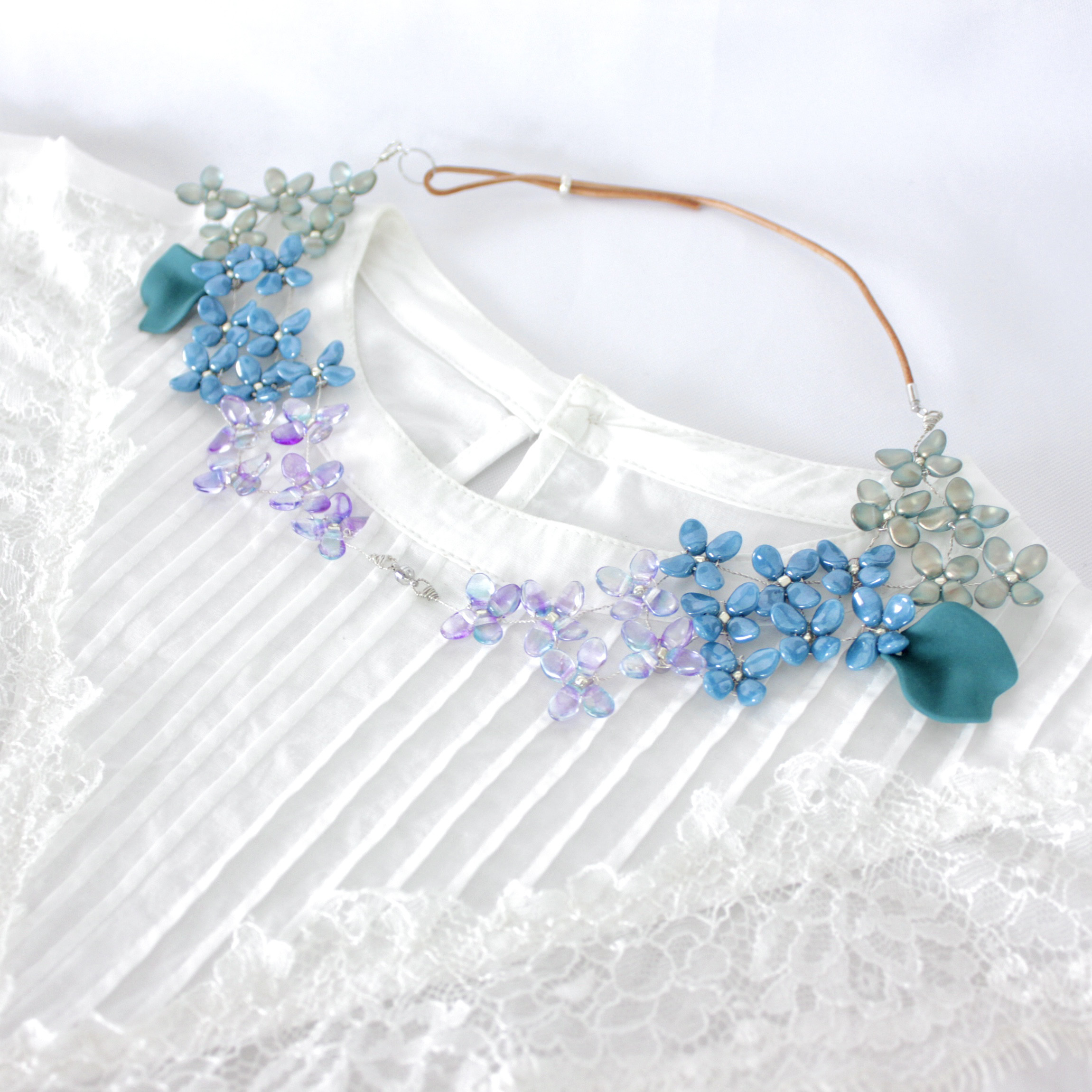【受注生産】つけ襟ネックレス《紫陽花・ブルー》