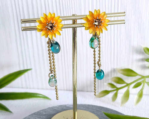 【DECOvienya】手作り シマリスとひまわりの種 ピアス 両耳 片耳 DECOvienya】手作り シマリスとひまわりの種 ピアス 両耳 片耳